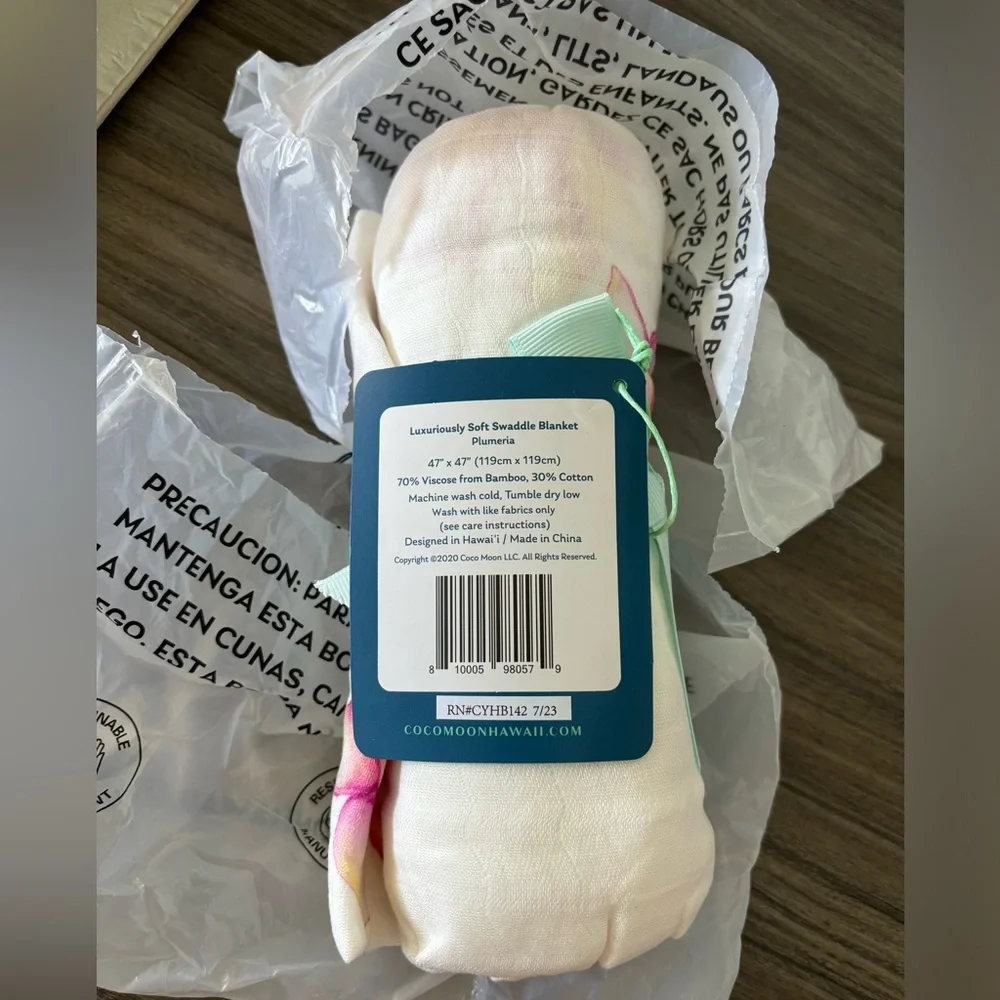 Coco Moon Plumeria Swaddle - Picture 2 of 2